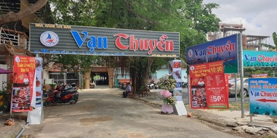Nhà hàng Vạn Thuyền